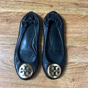 TORY BURCH Reva Gold Logo Ballet Flats Shoes Size 7M